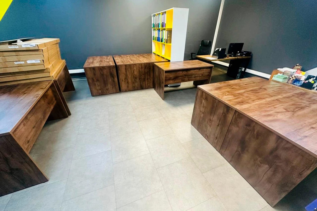 Стол письменный 140 Lemo фото в интерьере 1