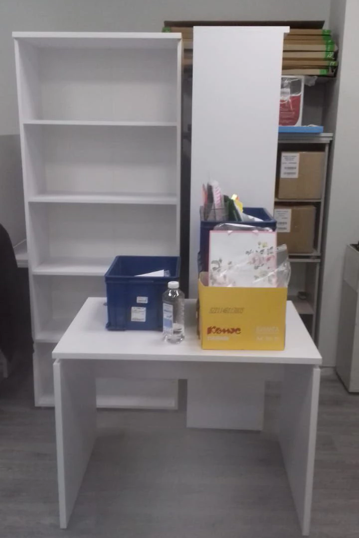 Офисный стол 980x720x750 Onix фото в интерьере 1